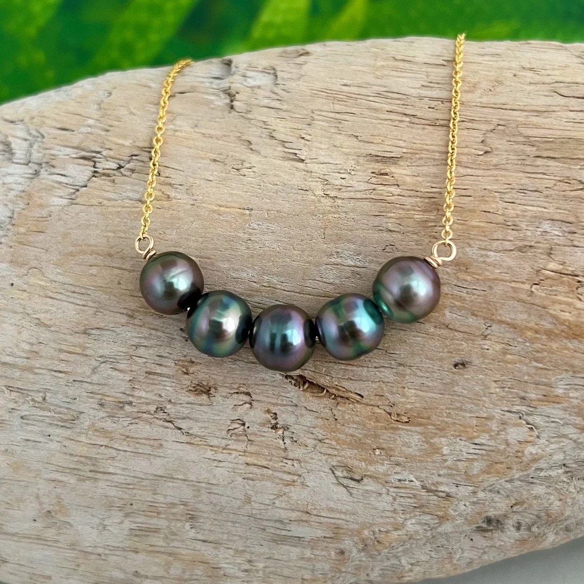 A beaded necklace from Te Hotu Mana.